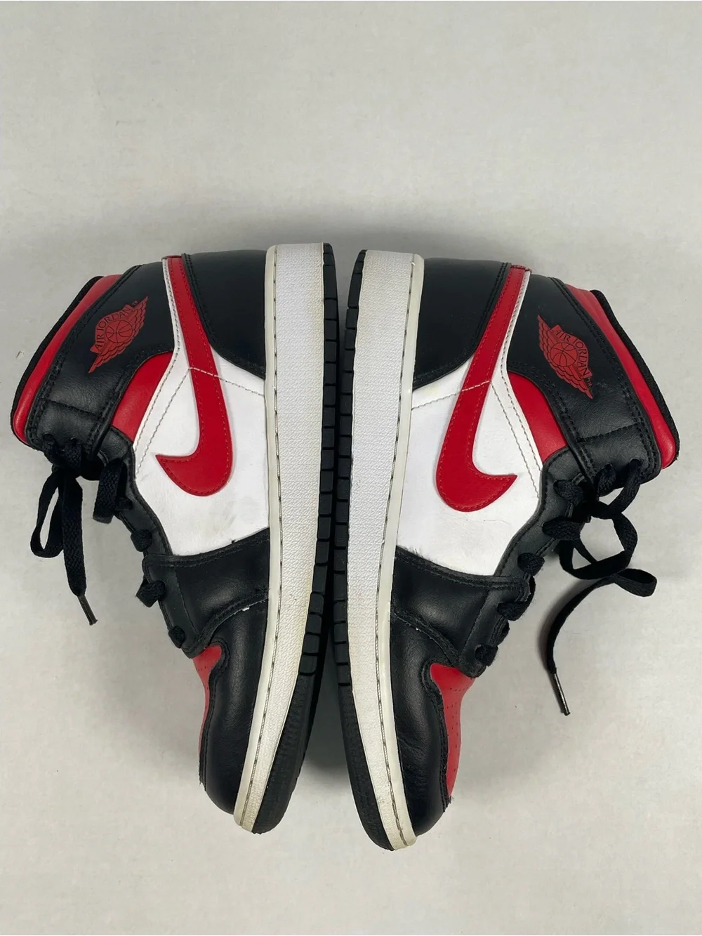 Nike Air Jordan 1 Mid GS 'Bred Toe' 2022 (554725-079) - Size 5.5Y / Women's 7